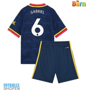 Billiga Arsenal Gabriel Magalhaes #6 Bortatröja Barn 2026-27 Kortärmad (+ Korta byxor)